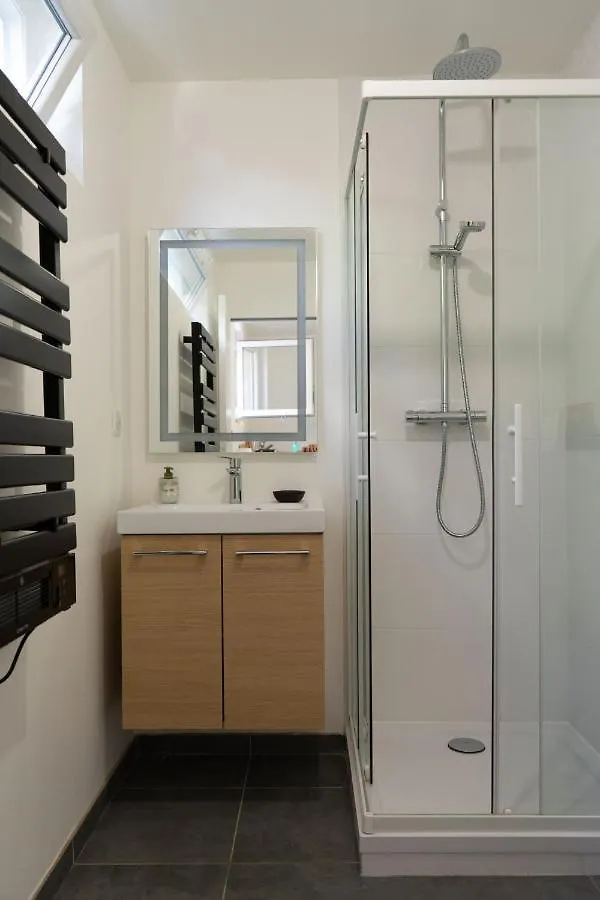 Le Petit Nid Des Chutes Lavies Hotell Marseille 0*,